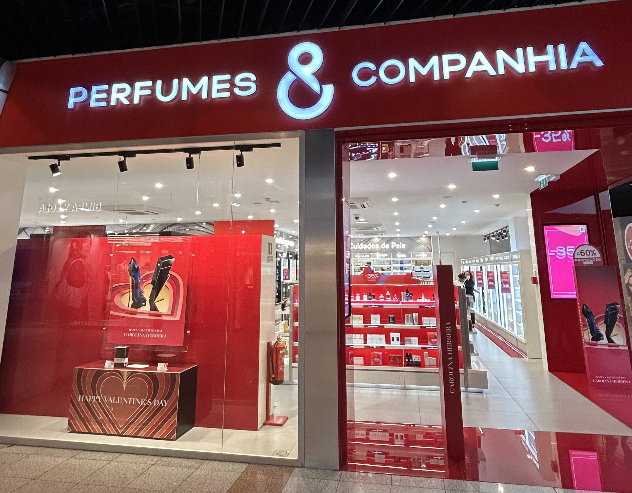 PERFUMES & COMPANHIA